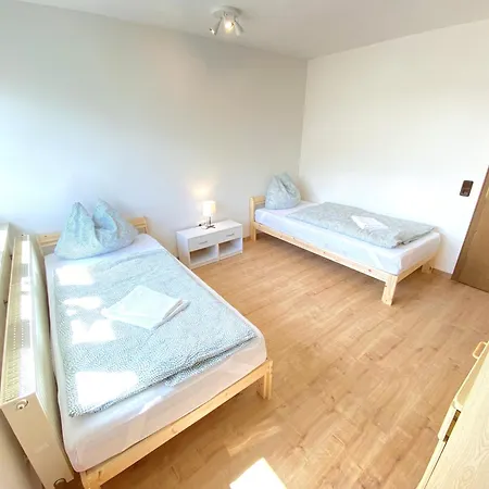 Iv 12 Personen - Monteurzimmer - - Kronwieden